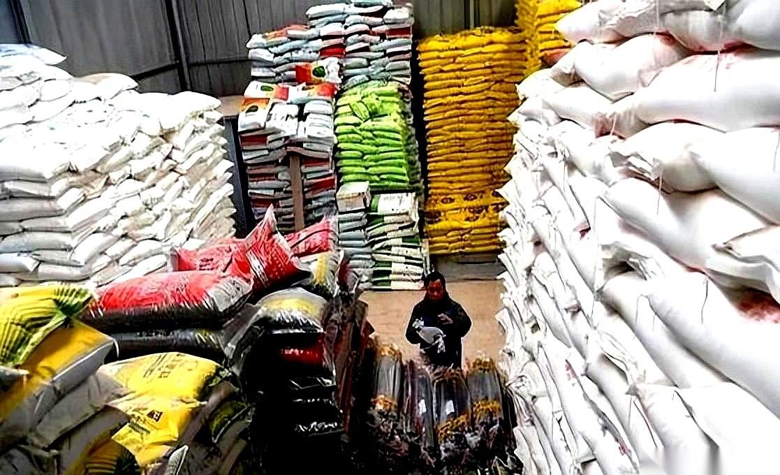 印度那边火急火燎发来函件，春耕季节，等着化肥下锅。口气很急，十万火急。结果咱