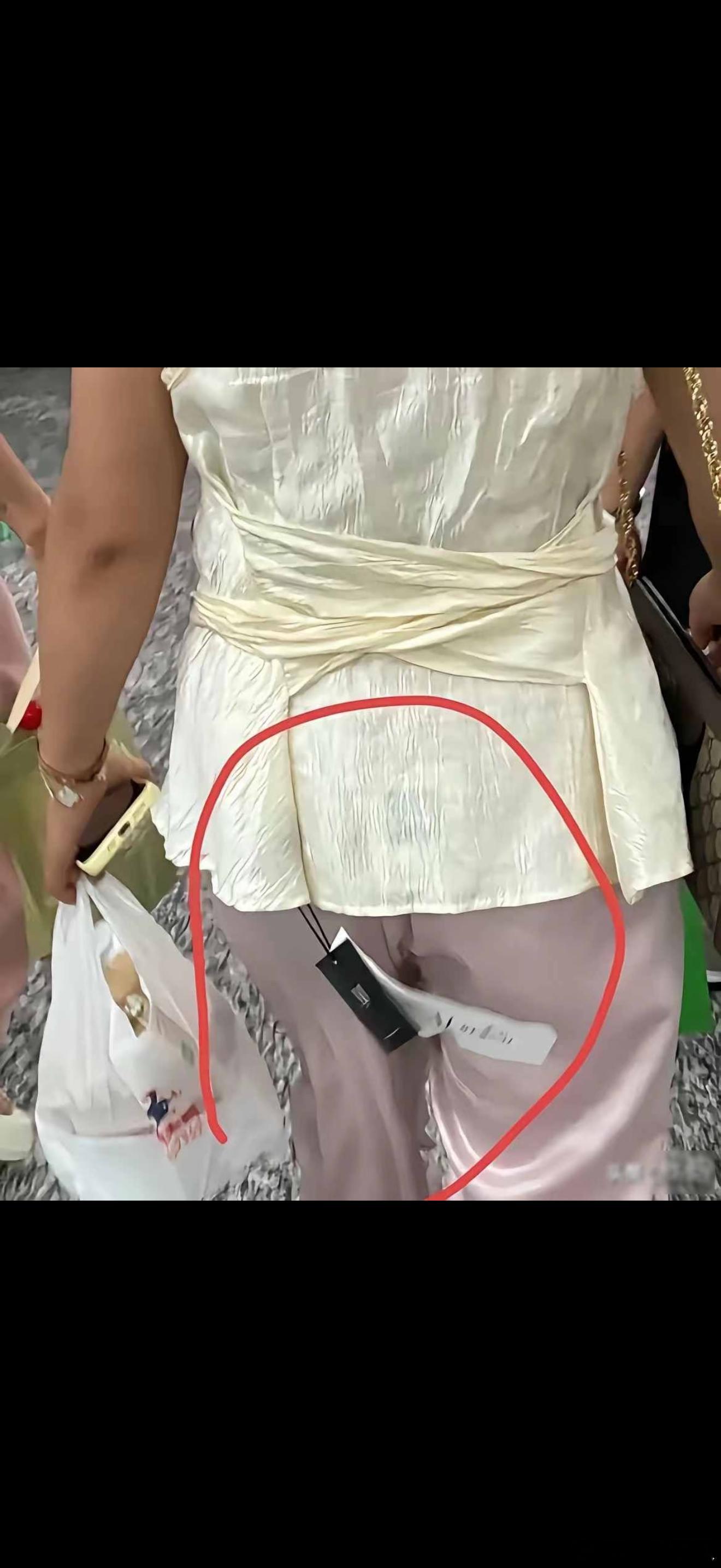 五一买24件衣服全退光店主心态崩了我一直想做服装生意，一方面自己喜欢穿，对版型材