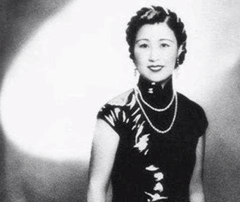 1959年，顾维钧趁妻子<em>黄蕙兰</em>睡着，偷偷溜进严幼韵的房间。没承想，<em>黄蕙兰</em>尾随其后