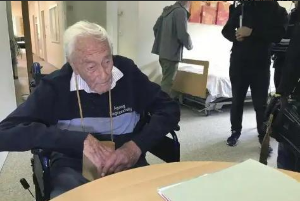 2018年，澳大利亚一位104岁的科学家，前往瑞士接受安乐死，当药物注射到他的体