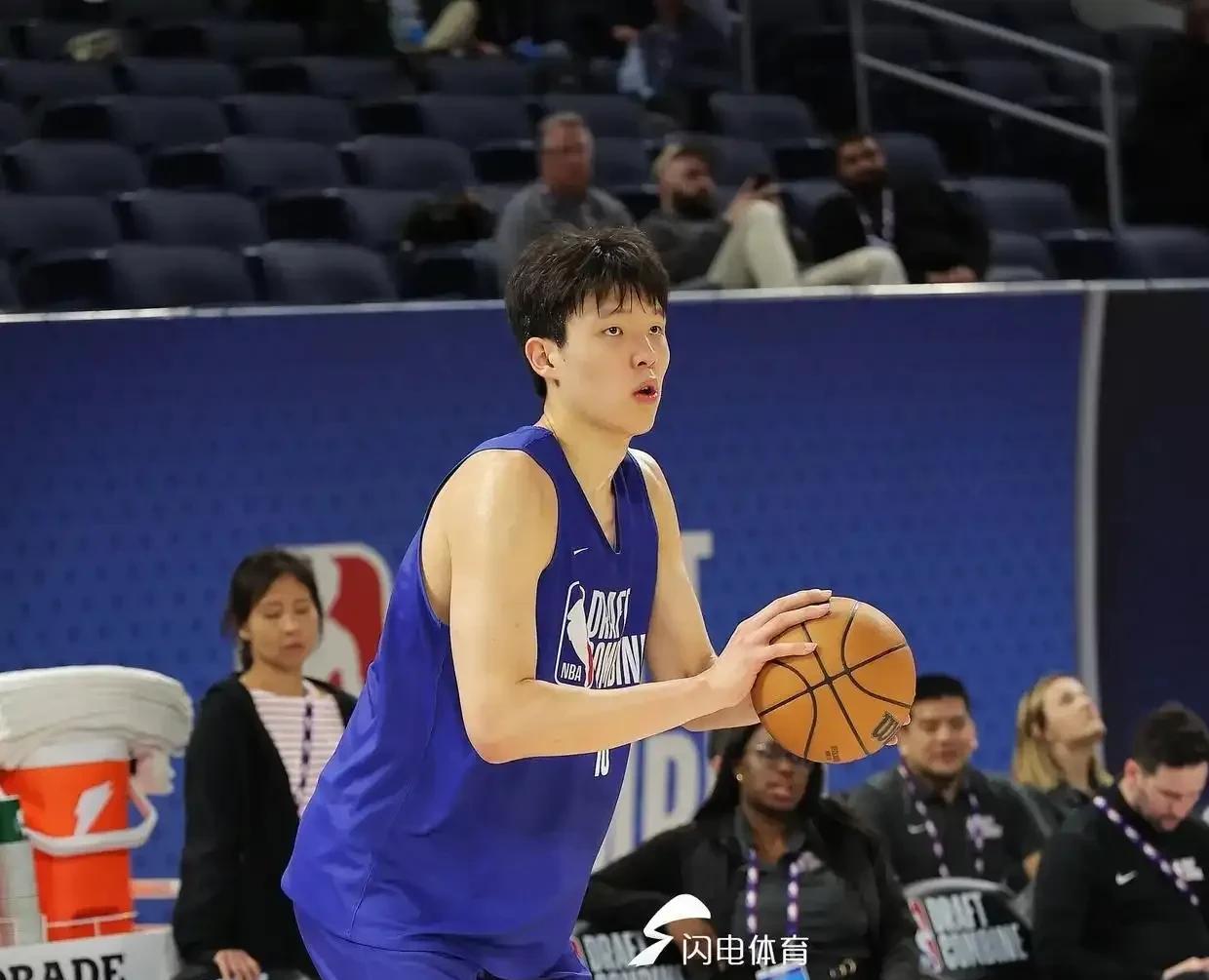 2025年NBA联合试训的球员体测数据陆续公布。最受关注的状元候选人弗拉格数据如