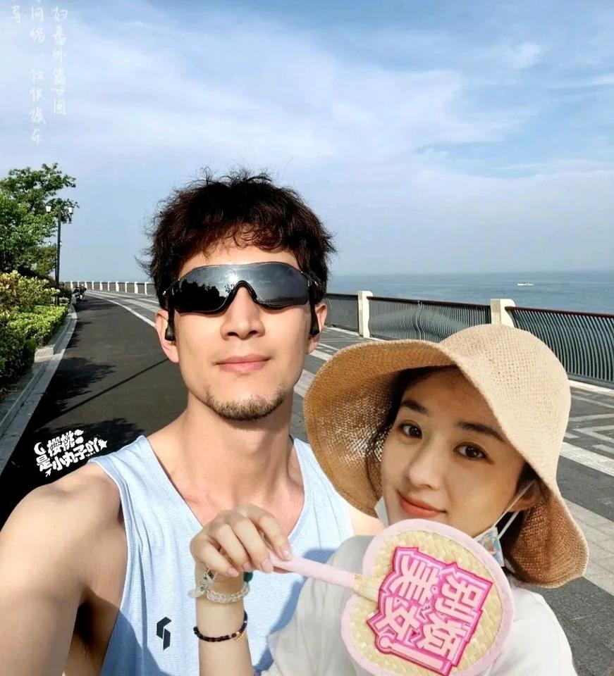 哎呀呀，新颖这样的画面真的好喜欢呀！一起出去跑步，一起去玩，看着就老幸福了！