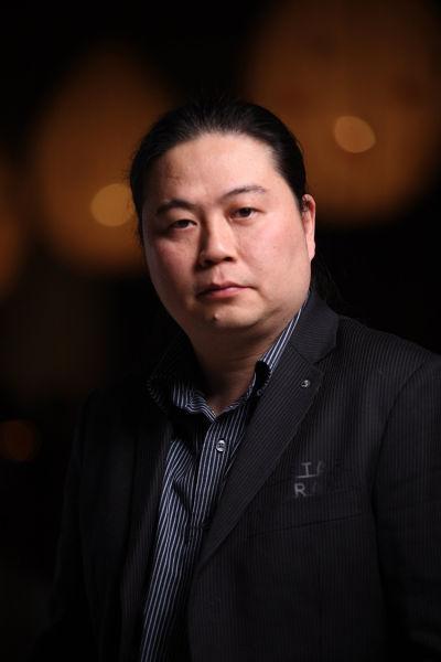著名编剧，汪海林说，看一看我们的电视剧，里面的男人都是窝囊的男人，都是没有担当的