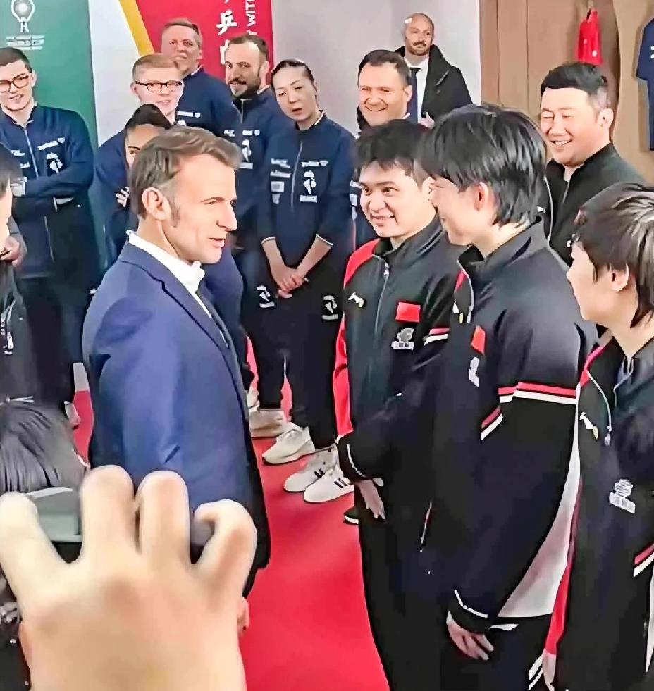 优秀的国乒谁不喜欢，这场面太震撼了。就连国外的最高领导都喜欢，国乒值得这样
