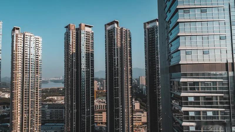 复盘今年以来深圳楼市的节奏，会发现走势非常清晰。2月春节，市场进入冰点，买房
