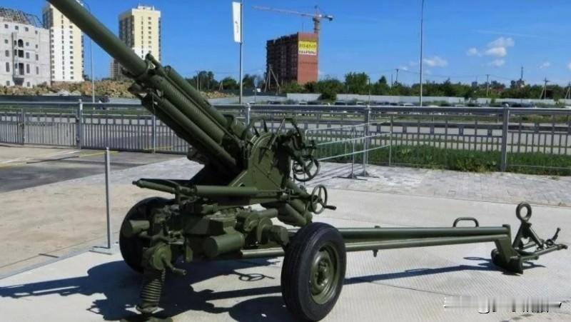 苏联时期服役的“瓦西里克”82毫米自动迫击炮的研发历史可以追溯到1946年。