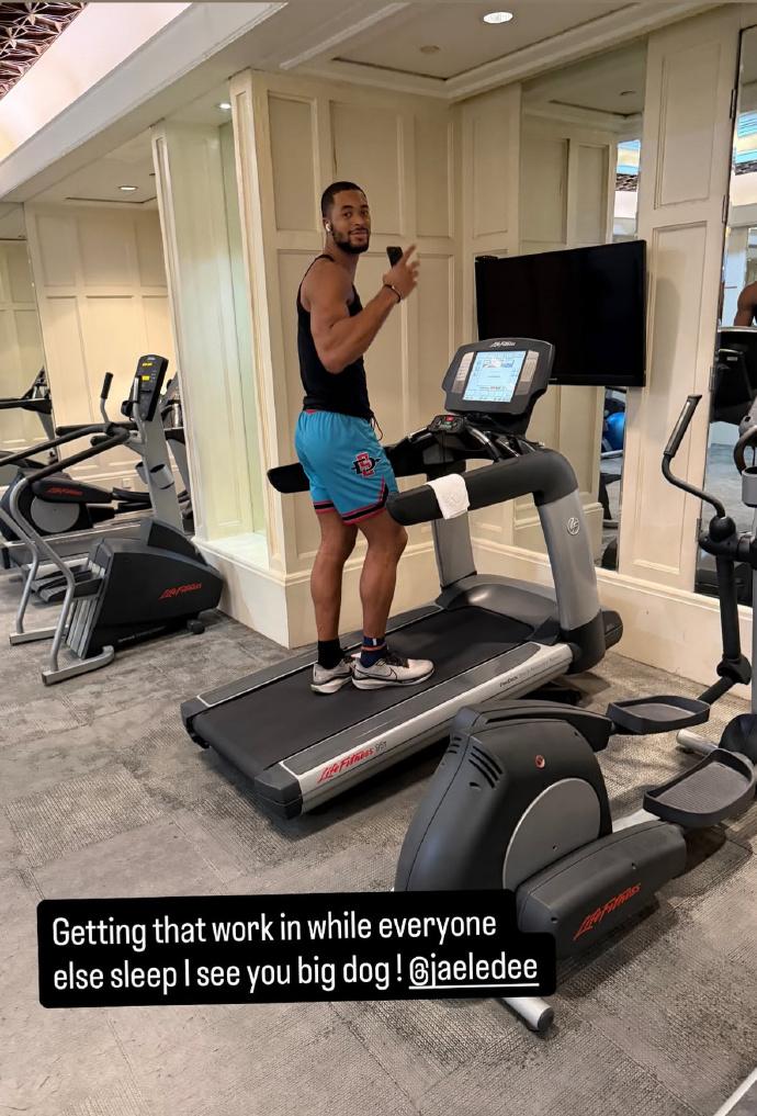 辽宁队外援莱迪在休息时间自己独自加练，莫兰德在自己的社媒发了莱迪加练的图片，莫兰