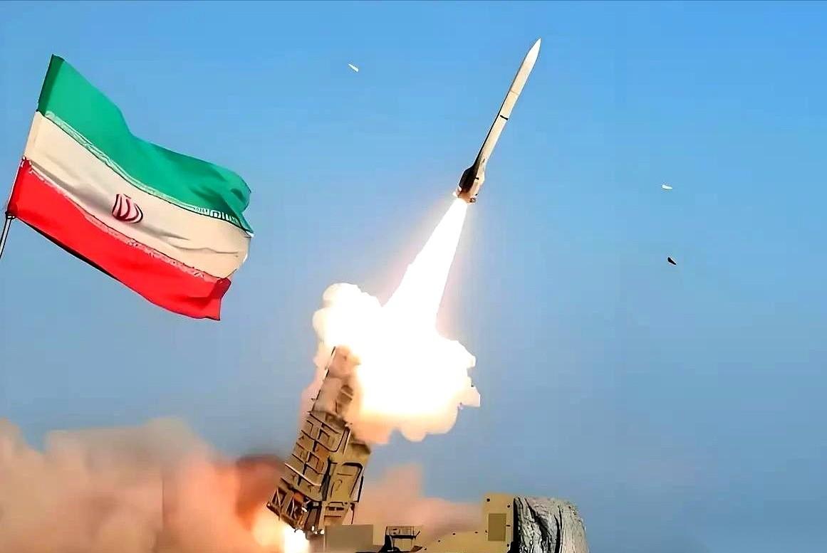 美国人把航母开到家门口，十几艘军舰围着，战斗机在天上盘旋，那架势，就差直接把“我