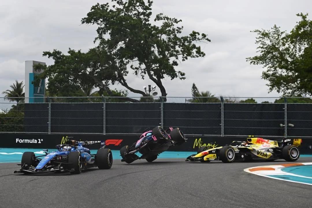 f1为什么利亚姆·劳森撞翻加斯利后没被处罚？在比赛第5圈，加斯里在T17尝试从