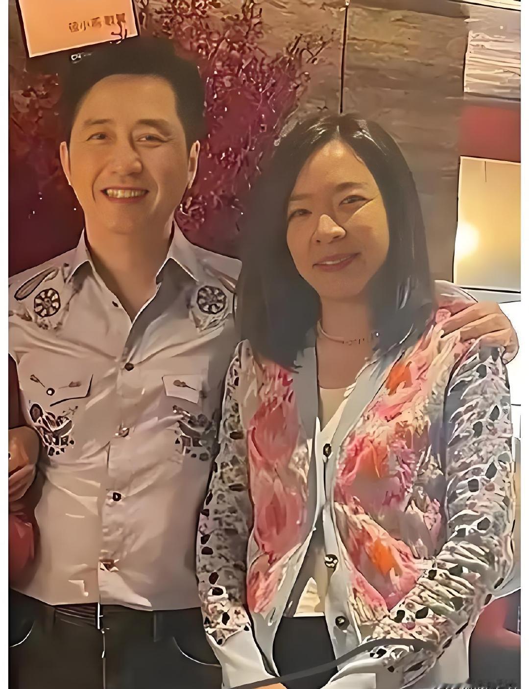 庾澄庆和张嘉欣同框，伊能静被比下去了，两人状态差距太大​