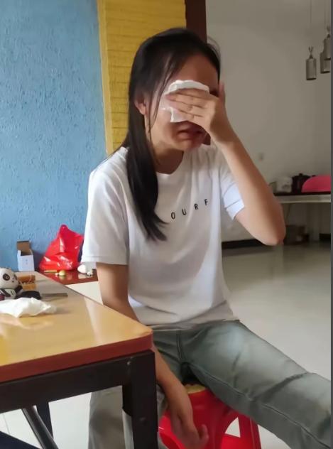 北京一开打印店的已婚爷们儿，专盯缺爱的初中女生下手，先用网聊刷信任再去线下祸害，