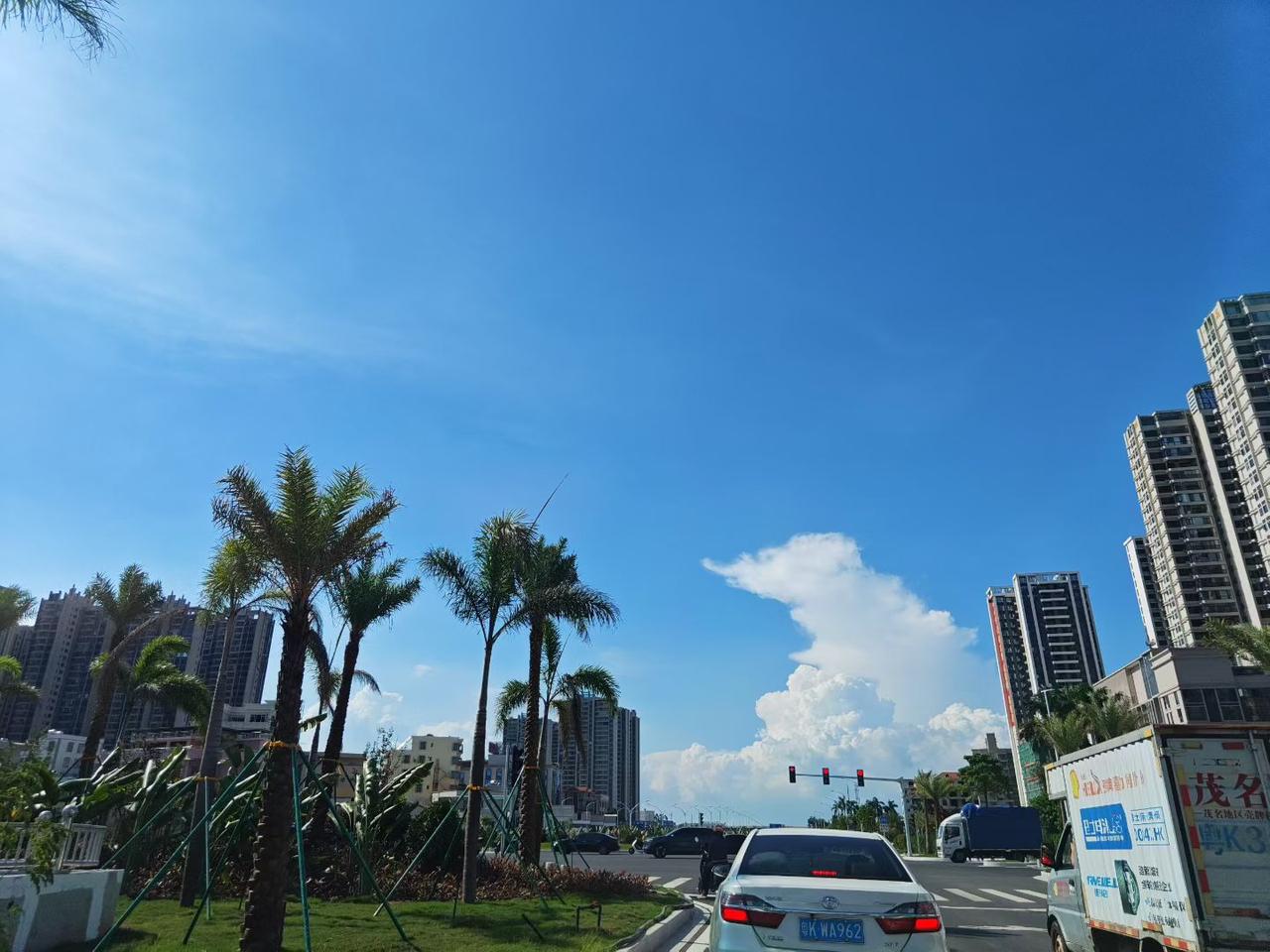 在淘宝、京东、拼多多、抖音等几个购物平台中，从过去的淘宝、京东，到如今的拼多多，