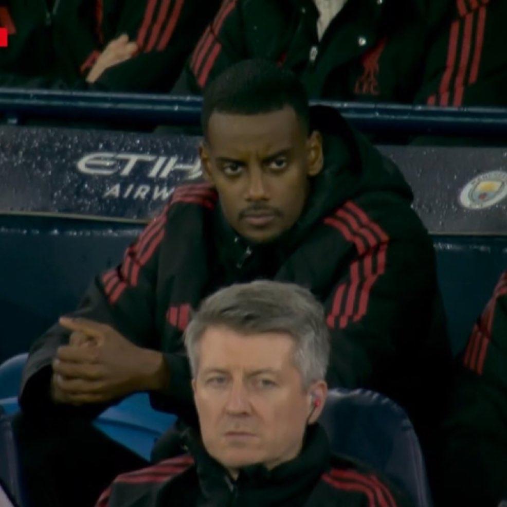 要不是我大曼联太穷，按我今年夏天想法：其实最合适曼联的中锋是伊萨克[捂脸哭]。