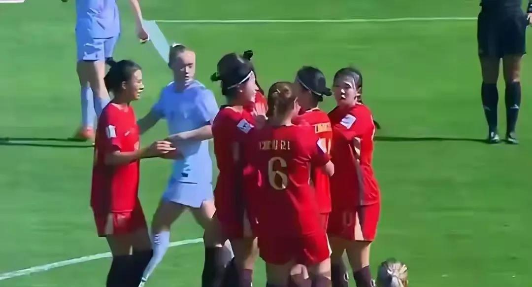 中国铿锵玫瑰5比0横扫挪威U17女足，太牛啦！中国女足闪耀U17女足世界杯，中国