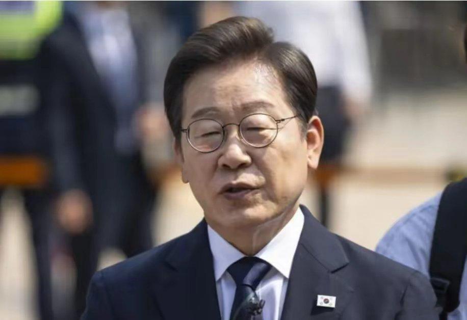 韩国时间6月3日晚上11时40分，经过数小时的紧张计票，共同民主党总统候选人李在