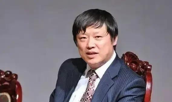 不出意外！对于武大杨某媛的事胡锡进又站在了全国网民的对立面！近日，对于武七大杨