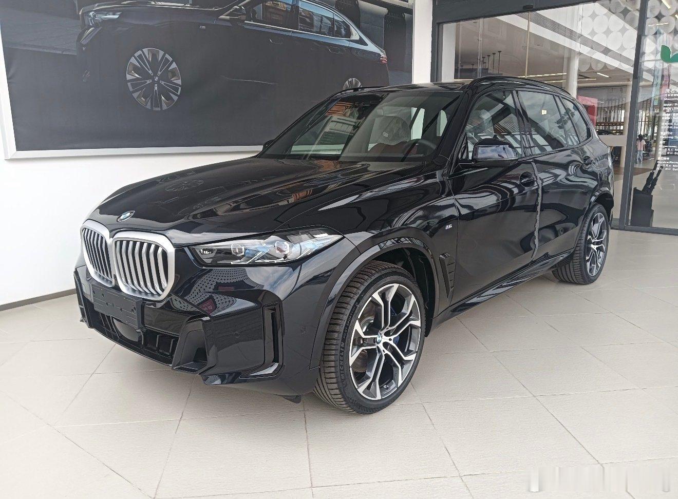 宝马X5xDrive40LiM运动曜夜套装指导价67.8万全款裸车54.4万元3.0T的X5现在觉得