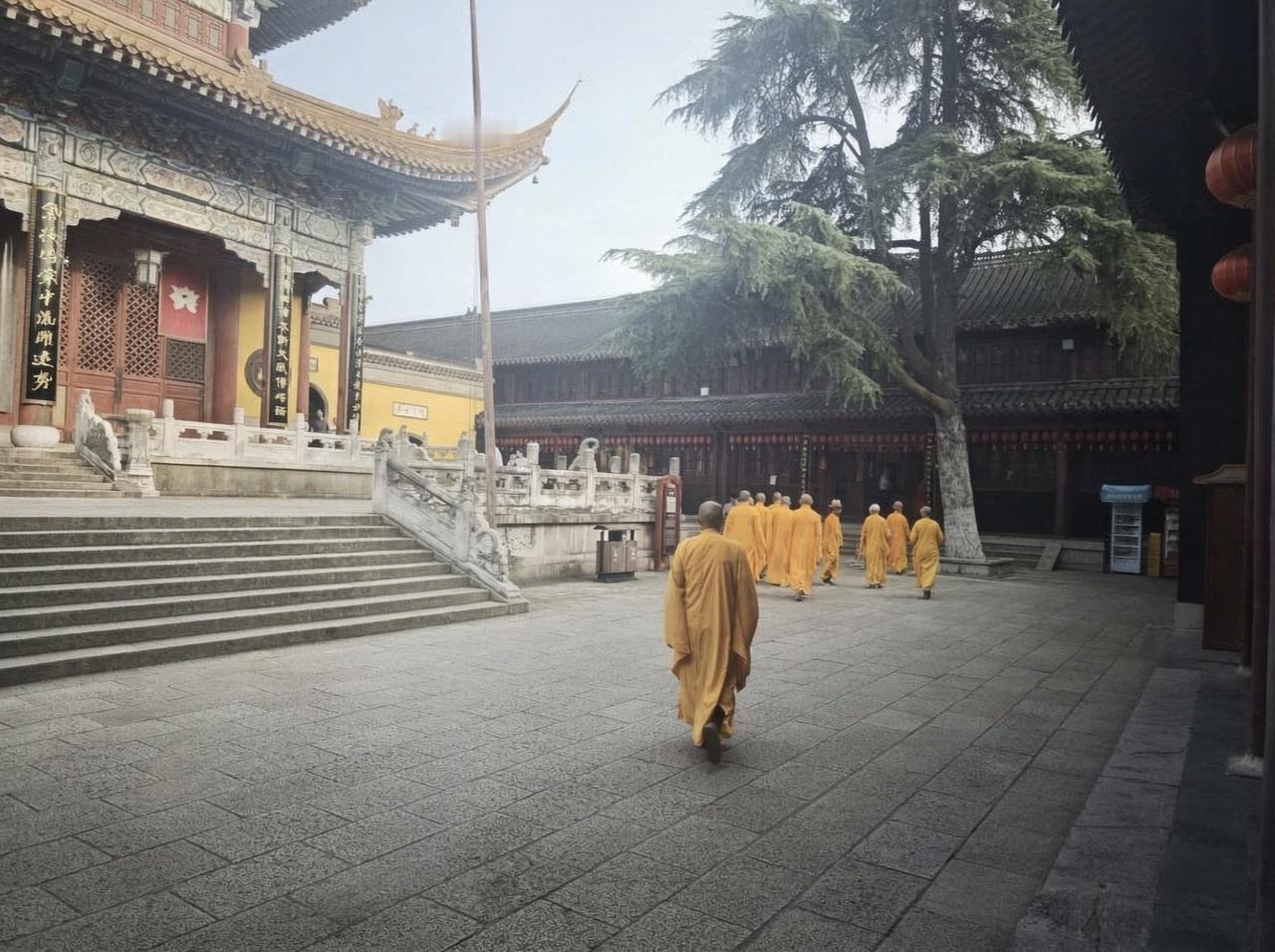 一曲爆红的《问爱》，又勾起白娘子与青蛇的记忆，来到曾被水漫的金山寺，追寻法海大师