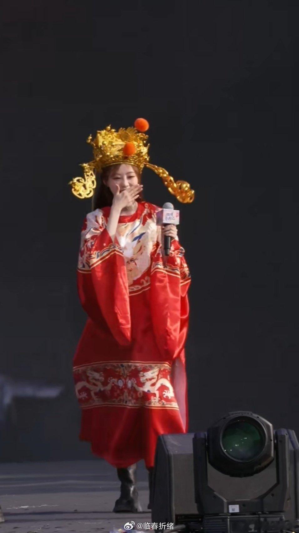 祝绪丹梦回小财神祝绪丹cos了小财神祝绪丹变身小财神也太甜了吧！元宝撒福好运来