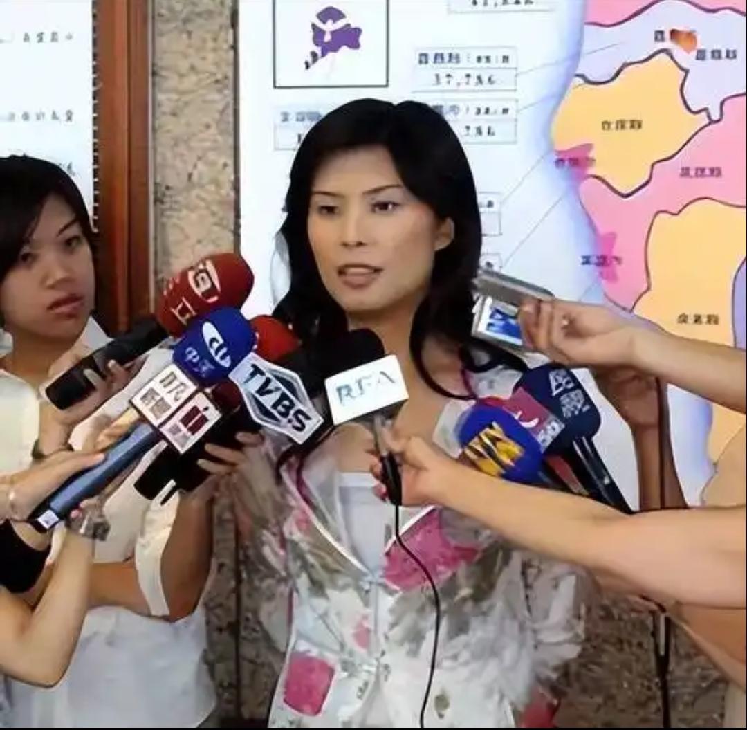 郑丽文彻底走光了！国台办揭穿郑丽文的三重嘴脸！国台办对郑丽文的核心态度是