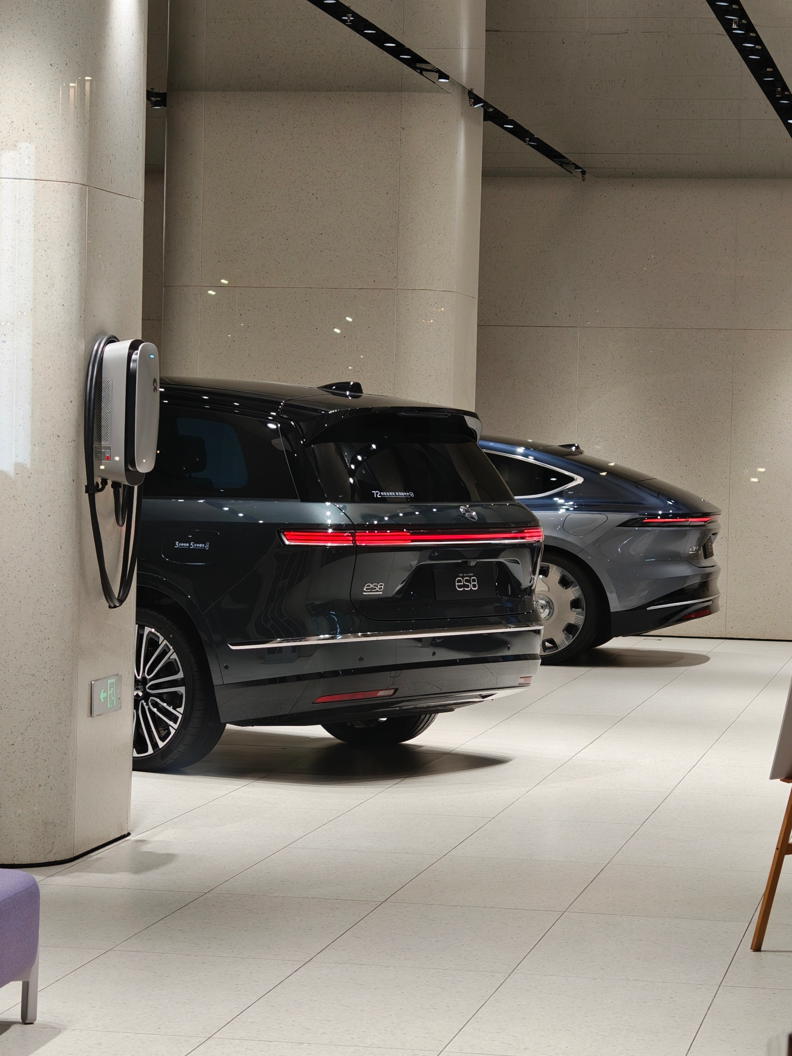 偶遇一家蔚来中心，说真的，蔚来et9HORIZON地平线版本颜值没的说，好看啊