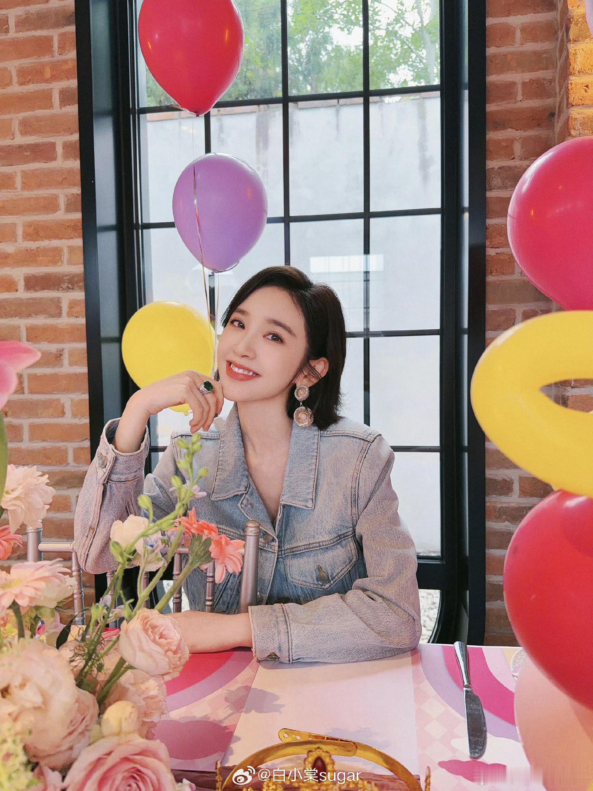 唐艺昕为女儿庆祝生日好幸福的一家人～都很爱女儿了