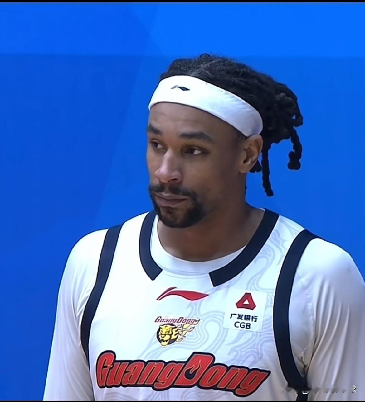 麦考尔即将复出，萨林杰会被替换吗？随着新赛季CBA联赛进入第二阶段，广东华南虎