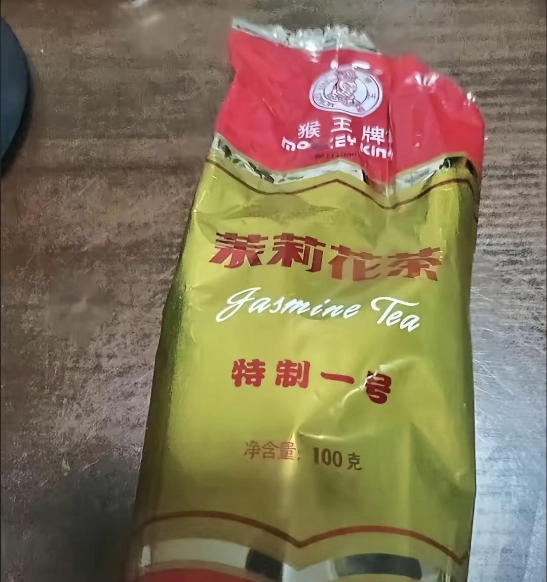 昨天我妈给我转2000块，我刚点开，就弹出“立即收款”和“24小时自动退回”，没