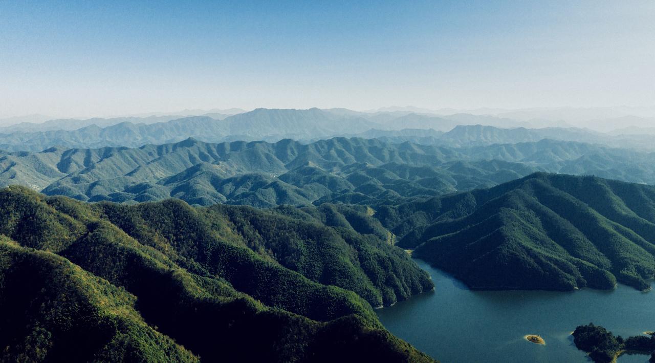 看完这条新闻，真的是后背一阵一阵发凉。咱就说尼泊尔珠峰这条针对登山客的骗保黑产，