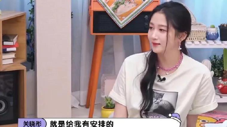关晓彤太敢说了！直接在镜头前曝光《王牌》内幕，坦言节目里的游戏全是提前安排好的，