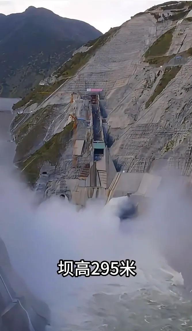 美国万万没想到，中国在藏区干了一件大事！在海拔3000多米的雅砻江峡谷里，一