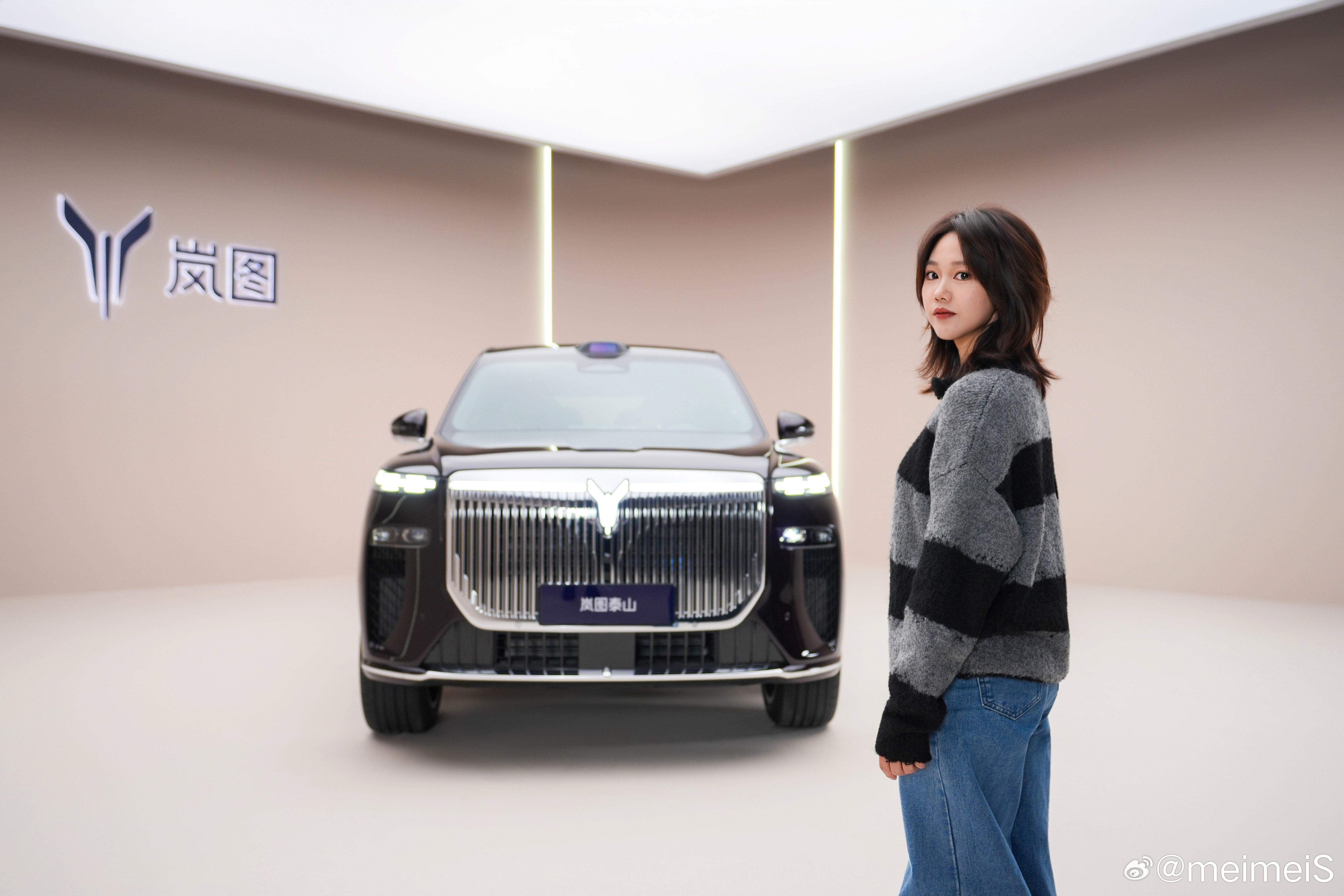 岚图泰山，我等你很久了！看过实车的我觉得没有失望，不知道开起来怎么样[爱心]想知