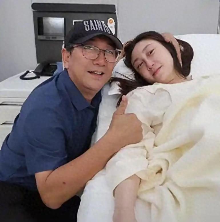著名主持人水均益33岁的女儿水亦诗居然又一次彻底崩溃了，8月7号下午她正高高兴兴