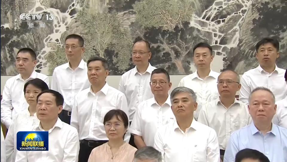 今晚的新闻联播，在北戴河暑期休假专家中，看到了北京师范大学副校长康震教授和中国工