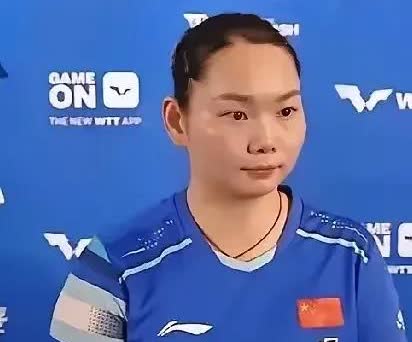 国乒队友首次互开鹰眼！何卓佳当场拆台蒯曼，全网沸腾。第三局10平