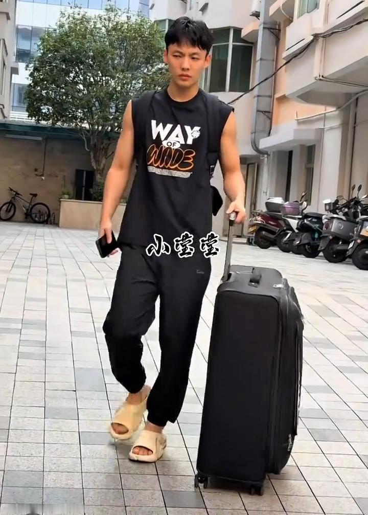 一年一次体测时！宏远队启程参加CBA体测，这次去参加体测的有10个人，希望大家都