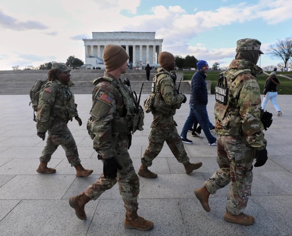 美国动真格的了，取消所有庇护申请。目前永久暂停来自20个国家的所有移民。也暂