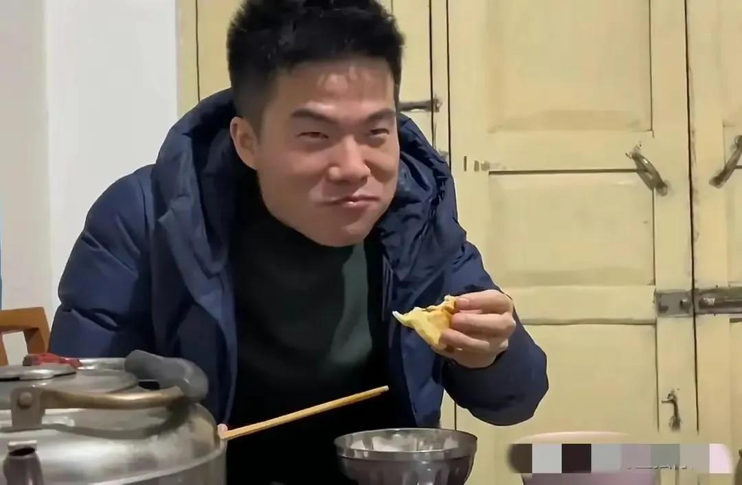 董宇辉涉嫌卖“假货”！董宇辉旗下公司的“与辉同行”直播间售卖的“百食轩83.