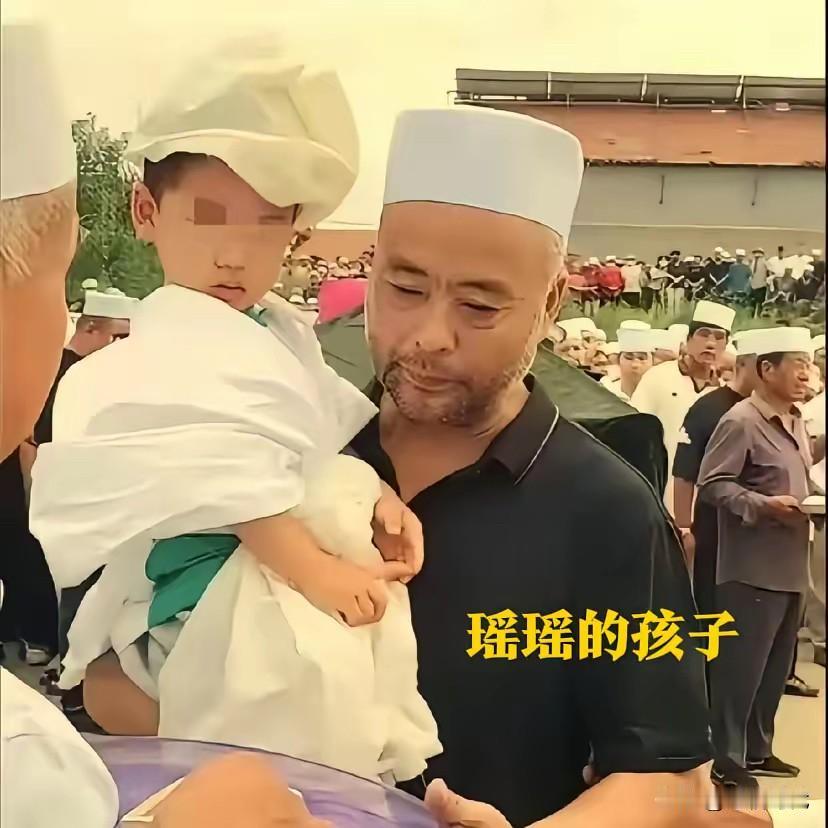 孟村瑶瑶的孩子没了妈妈，父亲、奶奶身陷囹圄，抚养孩子的重任非他们莫属了。他们家会