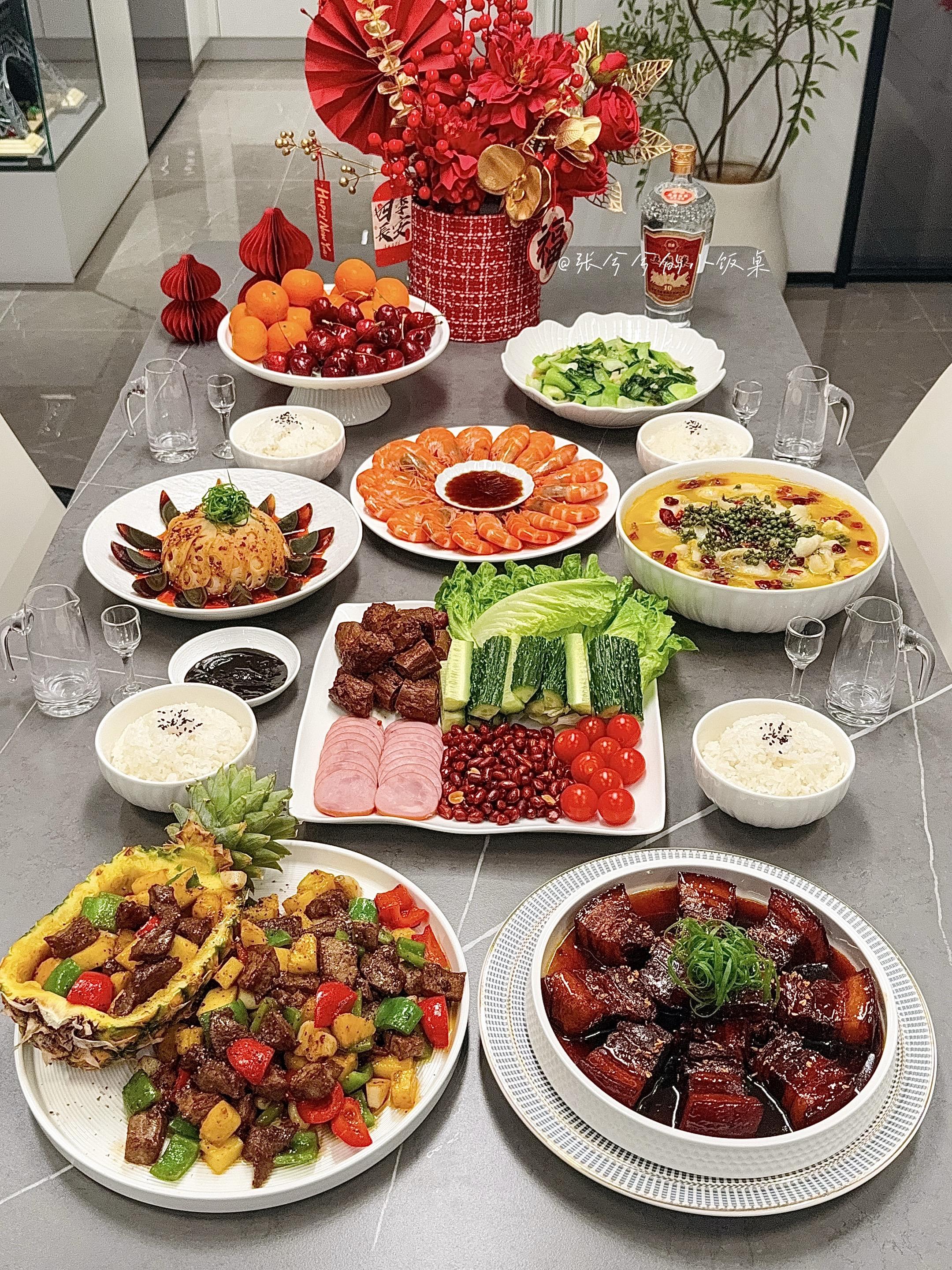 新年家宴分享｜学会全家夸你是大厨。图1️⃣：桂花红烧肉➕卤味拼盘➕菠萝...