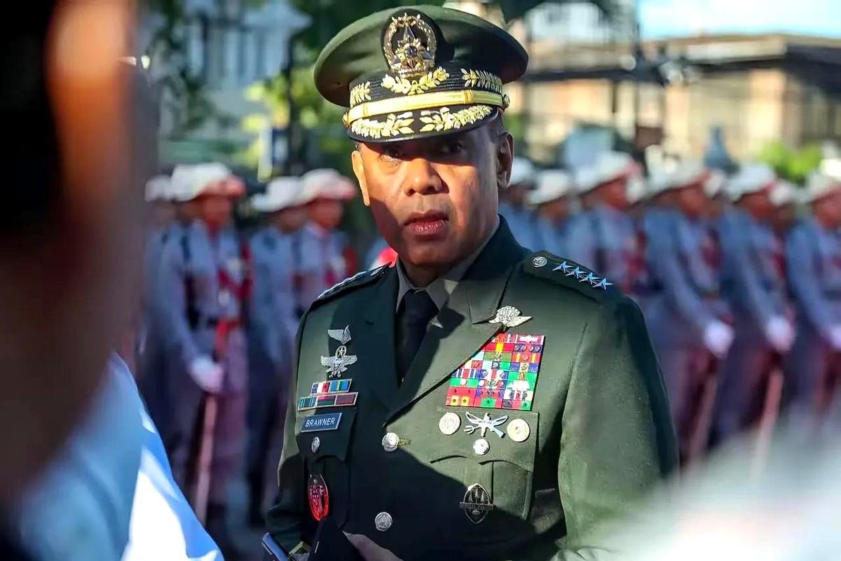 “死一个兵就触发美菲联防？”菲军发言人话音刚落，评论区炸了。网友把话挑明：日本掉