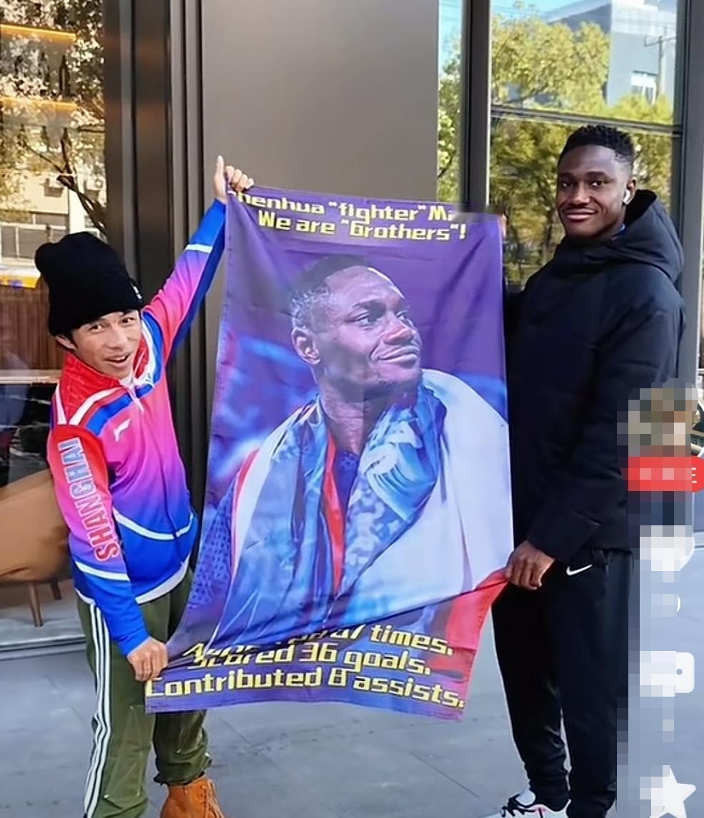 申花球迷太执着了！大连英博提早来到上海备战！因为首轮对手是申花！前申花球员马莱莱