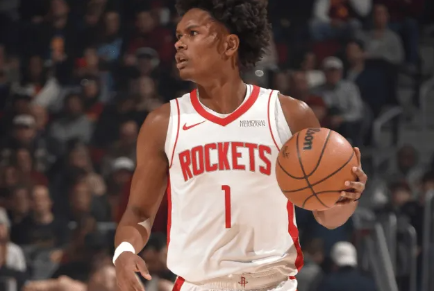 阿门和伊森这俩人突破真是一言难尽阿门就是经常一套蹩脚的小连招接小转身，上了一个