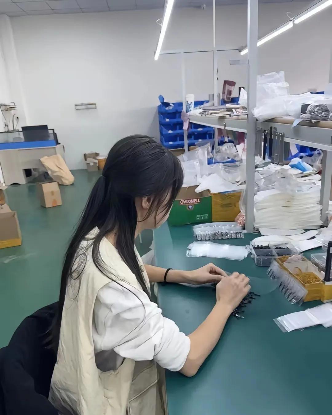 甘肃，一对夫妻想钱想疯了，把自己刚满18岁的女儿许配给一男子后收了一笔可观彩礼，