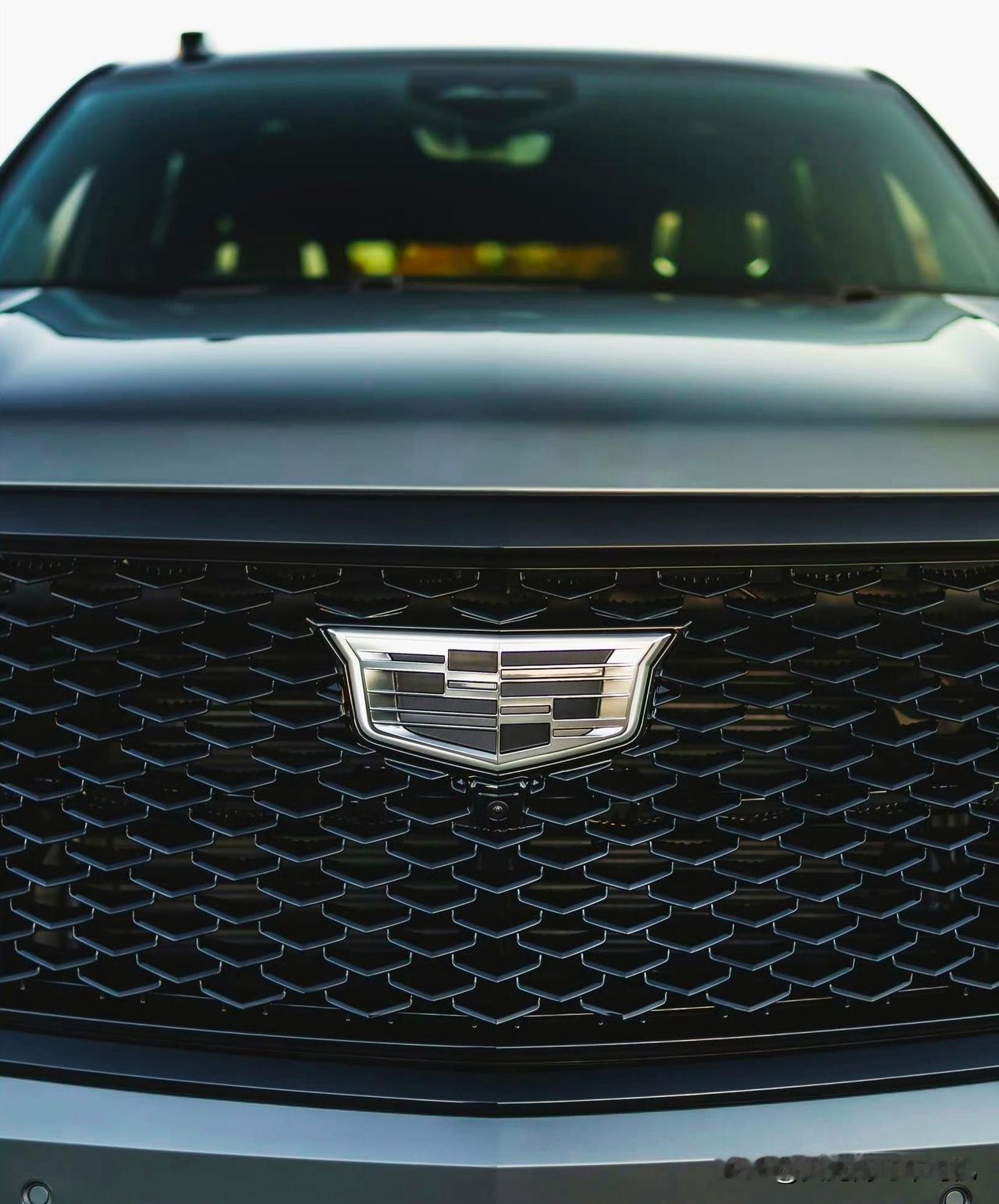 凯迪拉克凯雷德的外观造型和气场，跟极氪9X、岚图泰山，领克900等比较，有优势