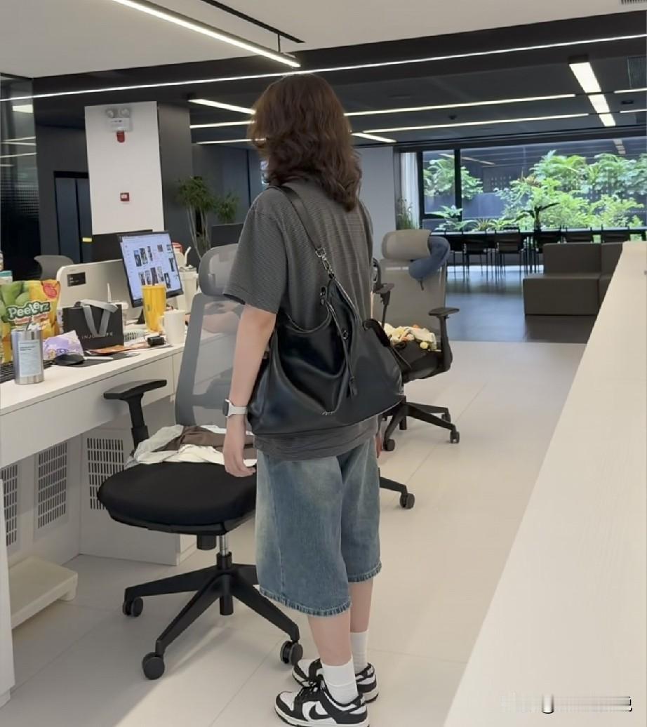作为一个底层牛马hr，你要问我为什么现在跳槽换个工作，要提供身份证、毕业证能理解