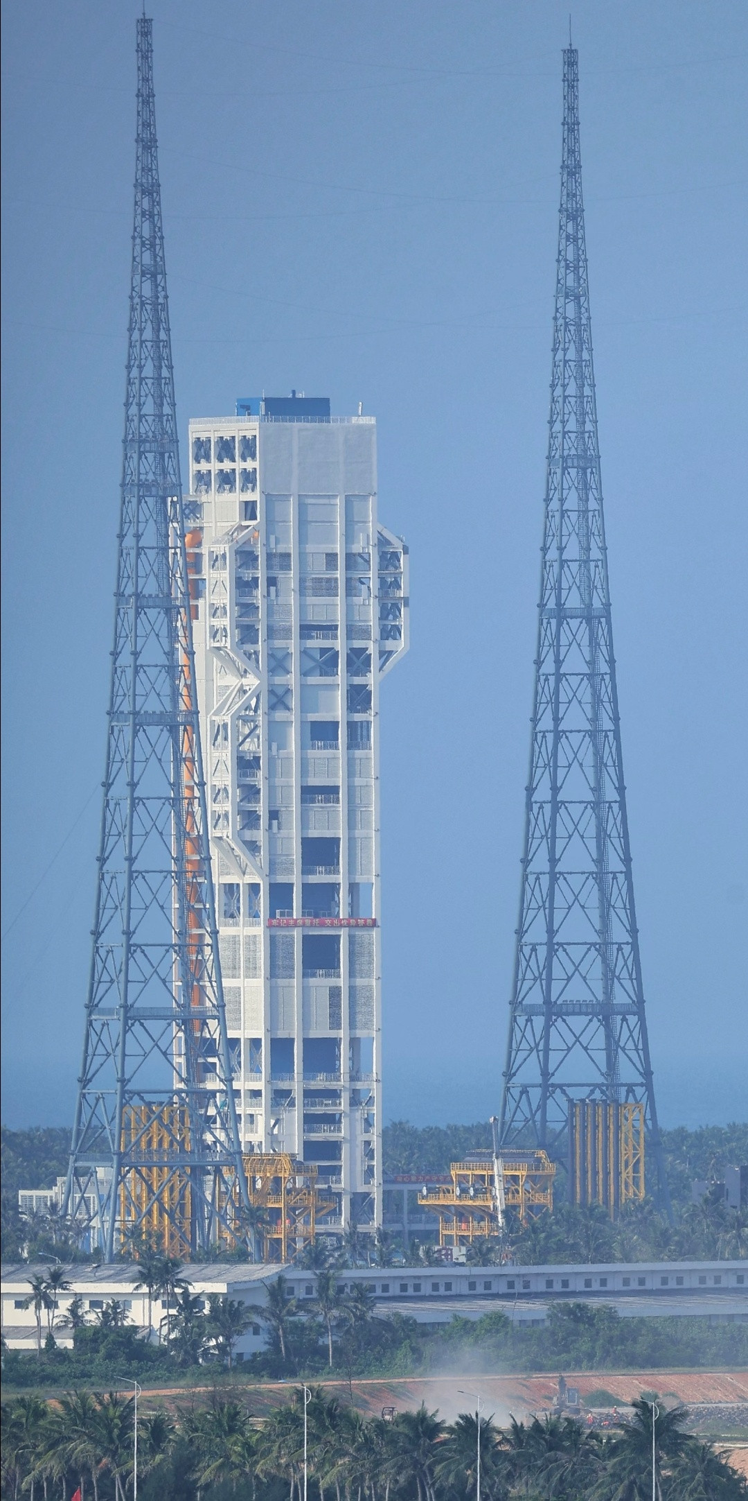 载人登月长征十号系列火箭发射工位最新画面📷:RT火箭小镇