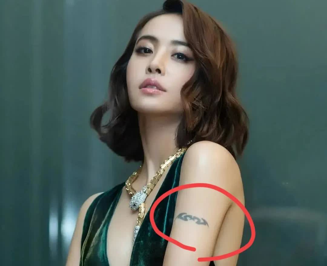 刚洗完澡，我问老公，如果你是彭于晏，会选择蔡依林嘛，我老公一本正