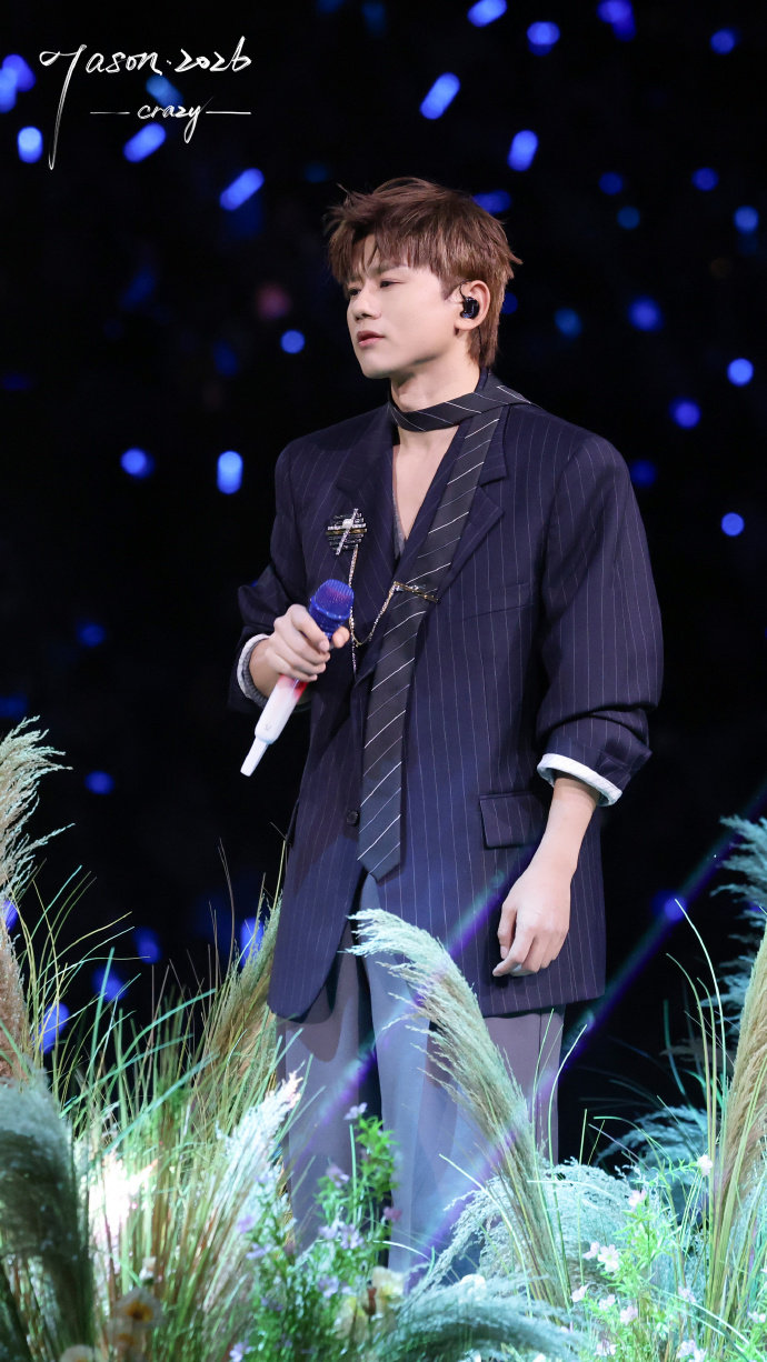 张杰张杰体力也太好了吧谁懂啊！张杰唱跳一整场不带喘的，这体力我真的服了！张杰未