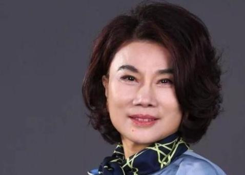 1991年，董明珠上门讨要42万货款，经销商却说：“再发50万的货，卖完一起结！